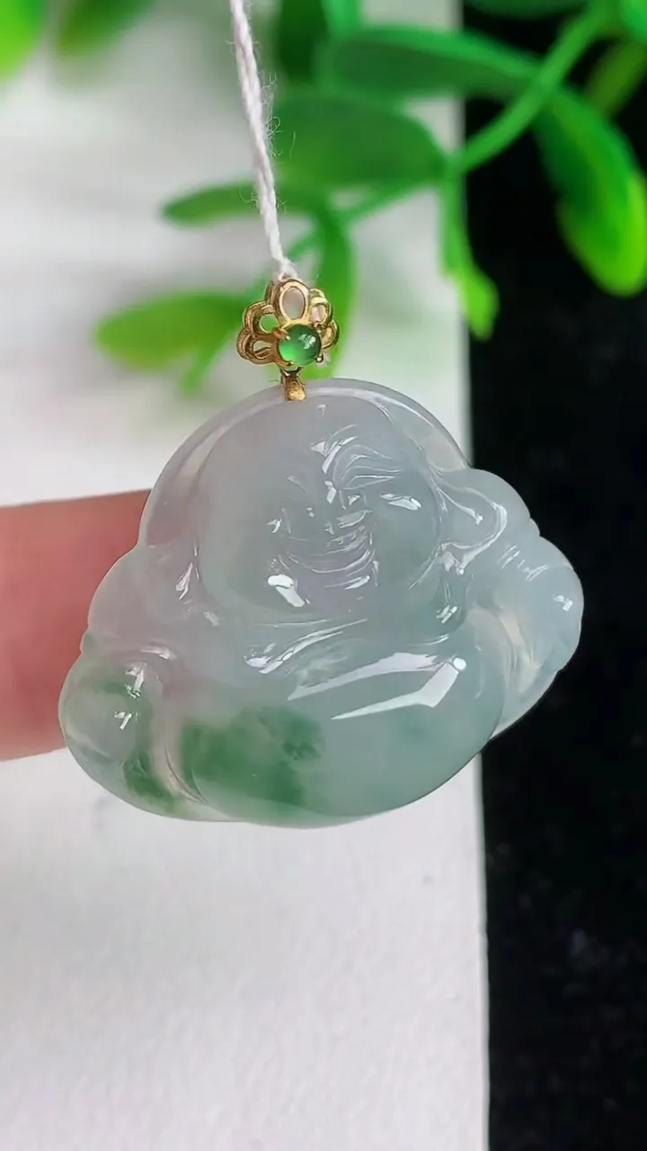天然A货翡翠18k金飘花佛公吊坠 ，尺寸23.3-27.6-6，重量:6.05g
6月8日