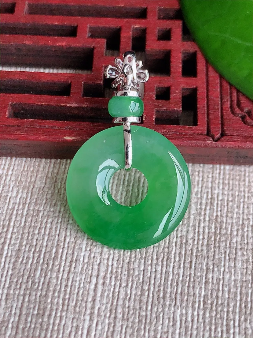 天然A货翡翠18K金伴满绿平安环吊坠尺寸30.6×18.8×2.8m量3.10g 0606