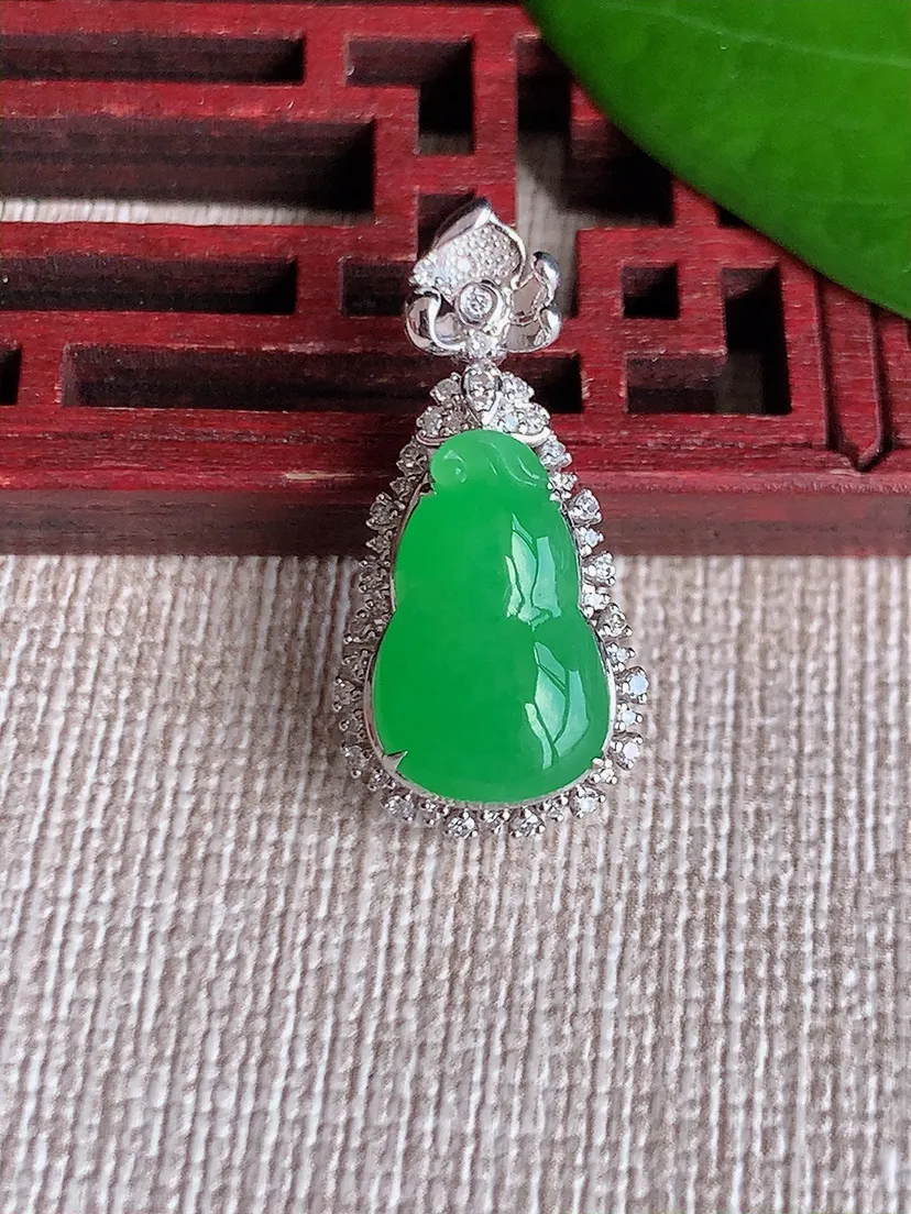 天然A货翡翠18K金伴阳绿葫芦吊坠尺寸25.3×12×8.4裸石14.5×8.7m量2.96g 0606