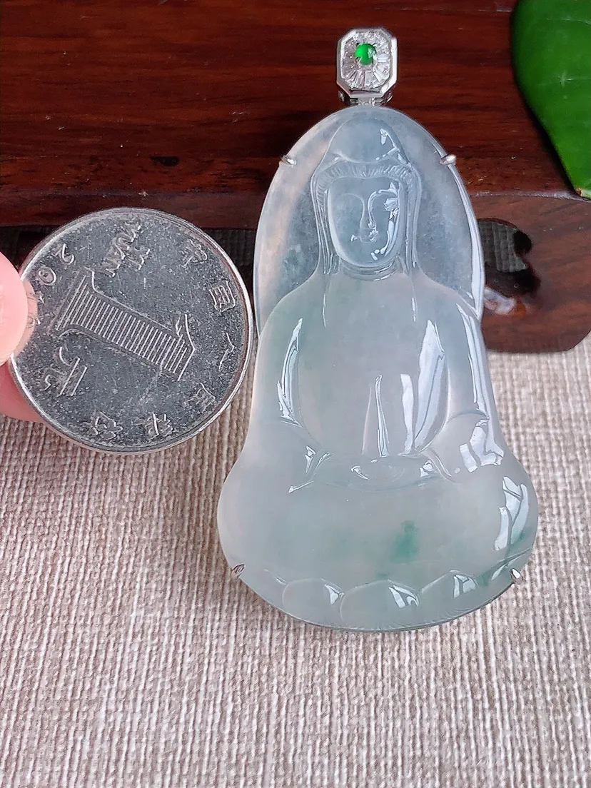 天然A货翡翠18K金伴飘花正装观音吊坠尺寸60.7×52×31.3×7.8m量15.20g 0606
