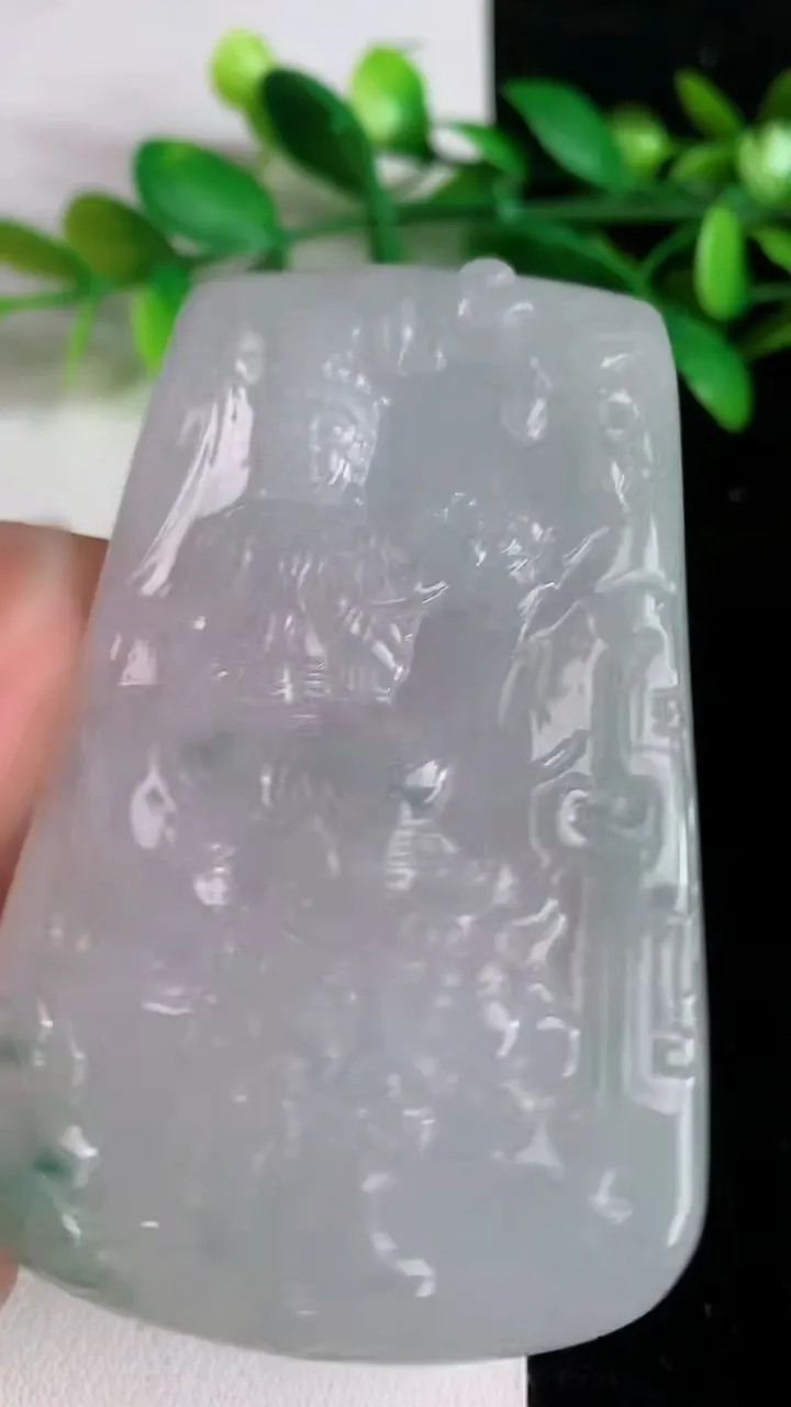 天然A货翡翠飘花文殊菩萨吊坠，尺寸73.6-45.3-6.2，重:49.24g
6月8日
