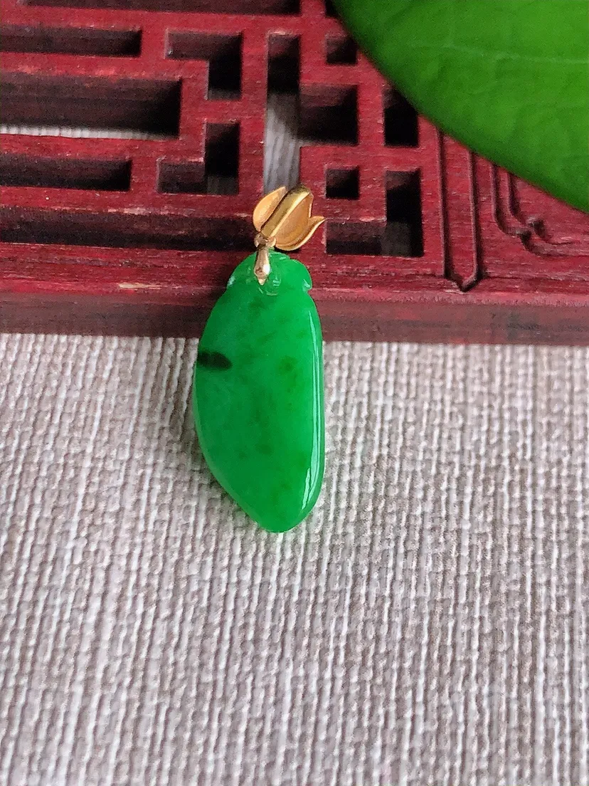 天然A货翡翠18K金扣头满绿福瓜吊坠尺寸19.3×9×4.8m量1.69g 0608