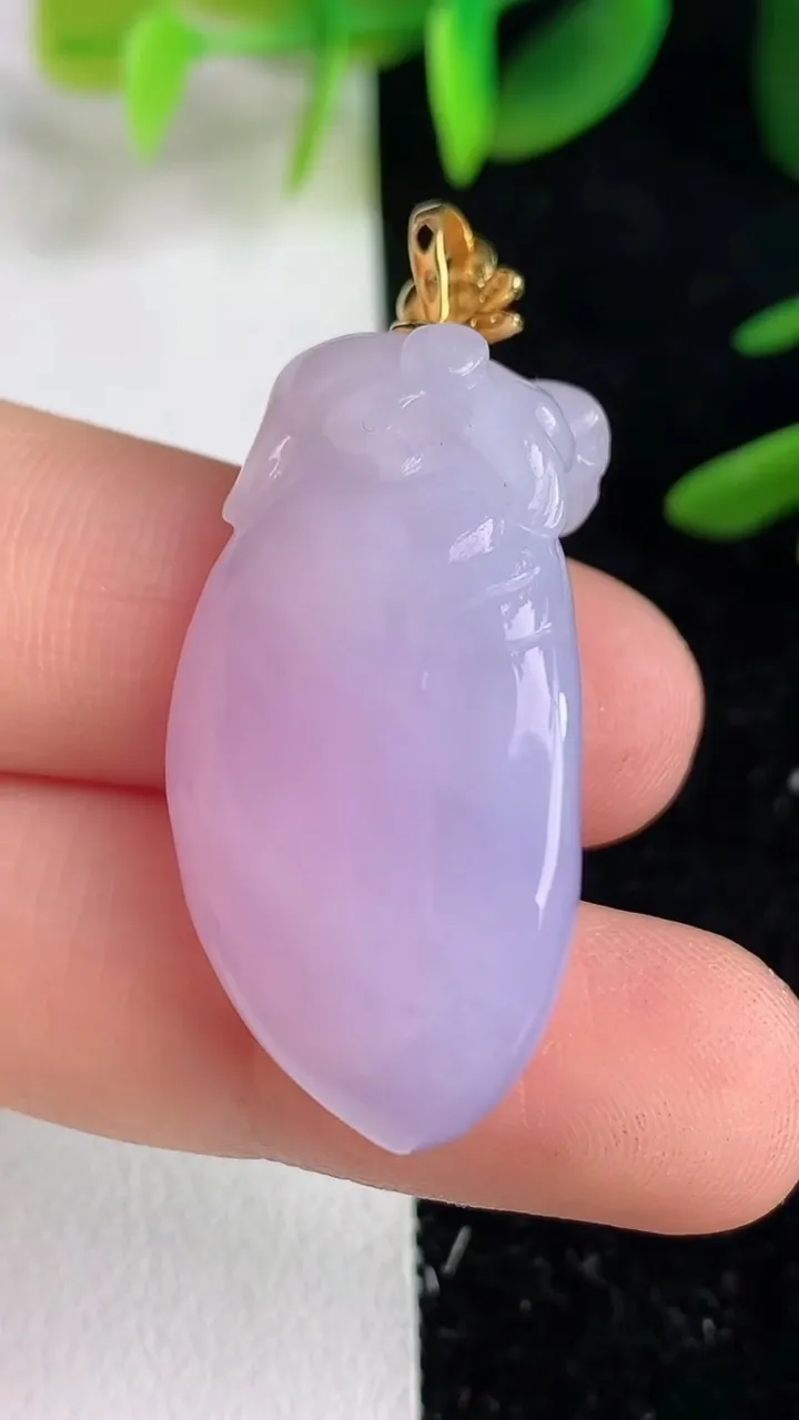 天然A货翡翠k金紫罗兰福瓜吊坠，尺寸34-18.3-12.8，重量:12.96g
6月9日