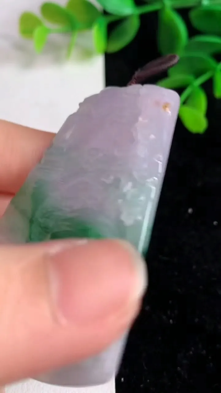天然A货翡翠山水牌吊坠，尺寸61-38.8-5，重量:26.50g
6月9日