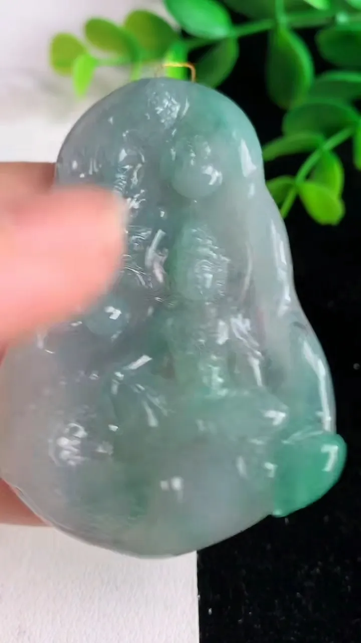 天然A货翡翠 飘花御龙观音菩萨吊坠，尺寸63.2-42.4-6，重量:31.13g
6月9日