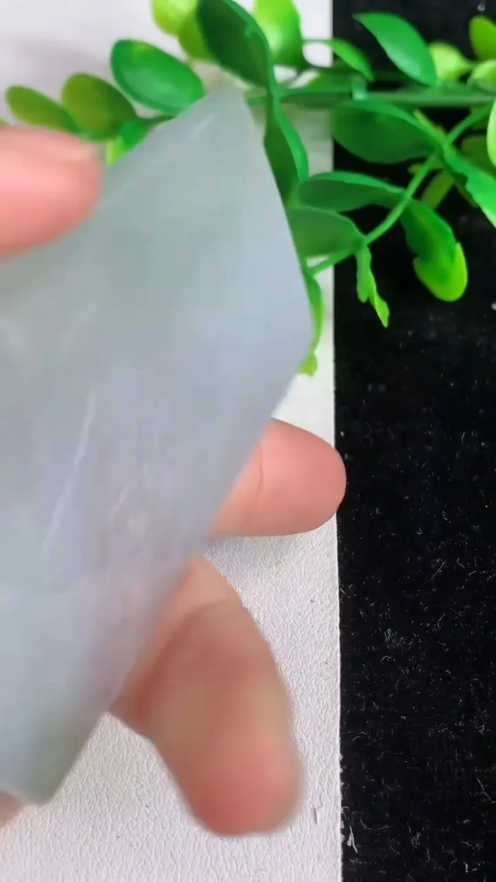 天然A货翡翠 飘花大势至观音菩萨吊坠，尺寸65.3-44-5.4，重量:37.11g
6月9日