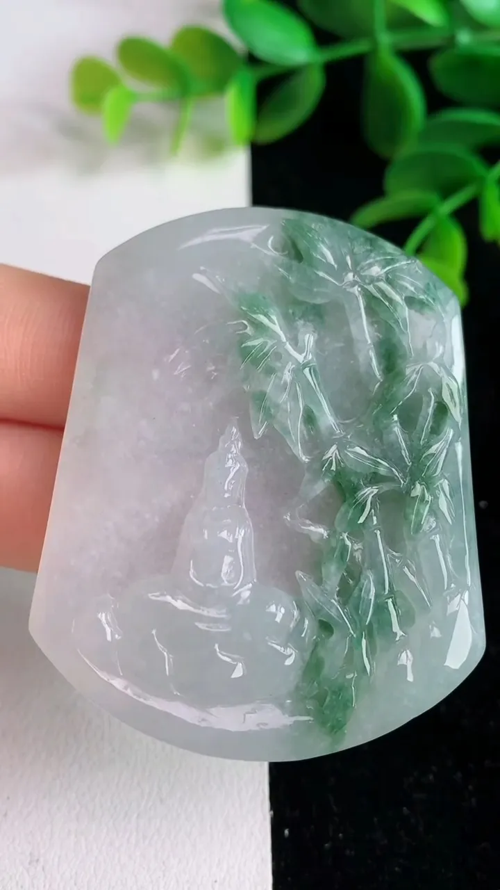 天然A货翡翠飘花观音菩萨吊坠 ，尺寸53.2-43-6，重量:28.69g
6月9日