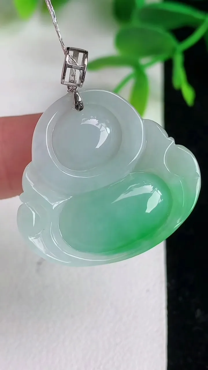 天然A货翡翠佛公吊坠，尺寸26.4-28.7-7.7，重量:8.24g
6月9日