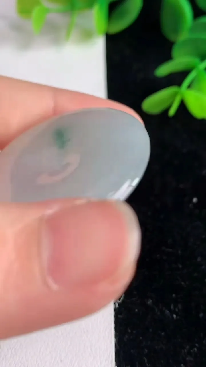 天然A货翡翠 飘花平安扣吊坠，尺寸36-5.2，重量:15.12g
6月9日