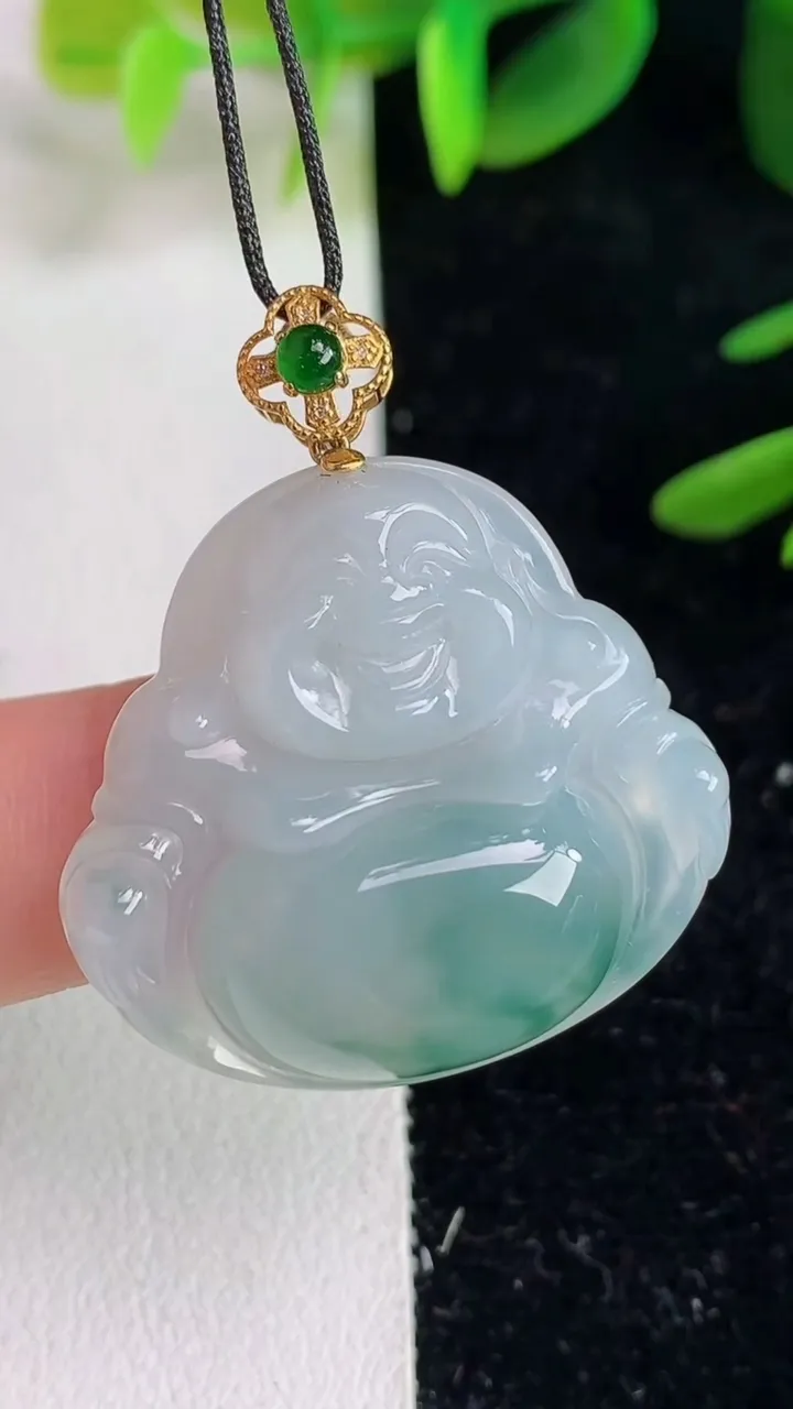 天然A货翡翠k金飘花佛公吊坠，尺寸2892-30-6.5，重量:8.66g
6月9日
