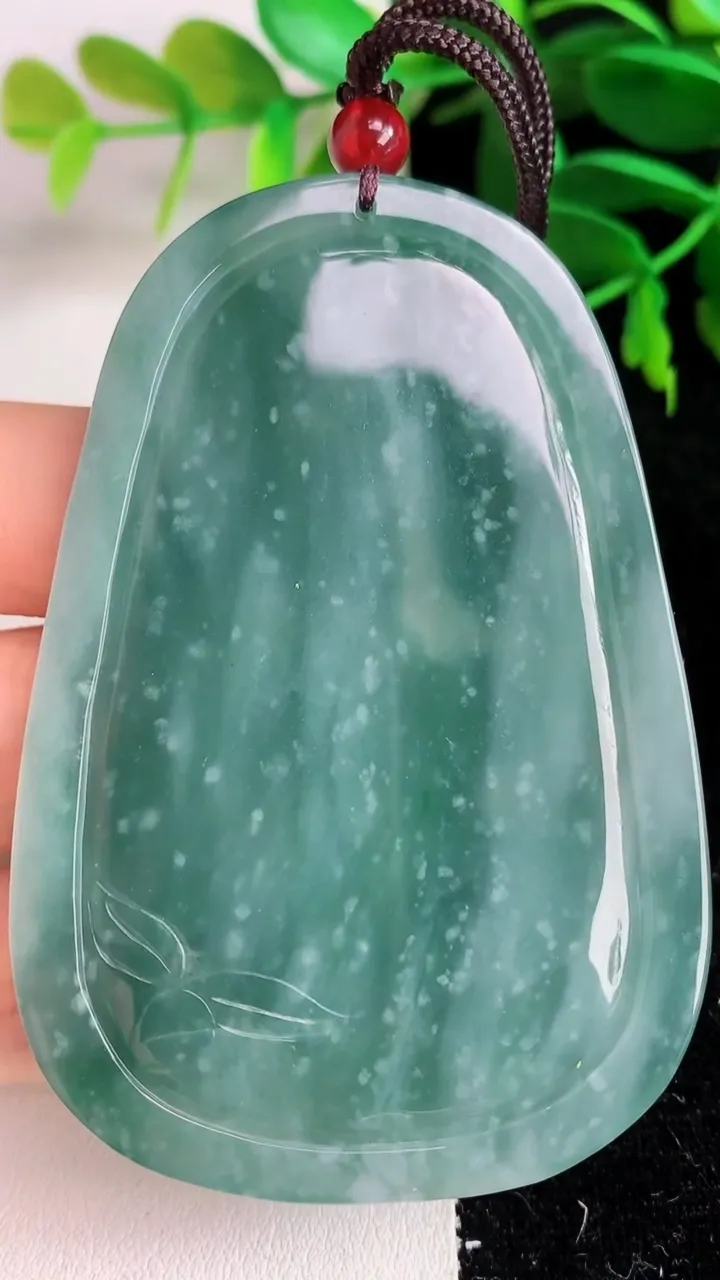 天然A货翡翠蓝水普贤菩萨吊坠，尺寸71-48-7，重:49.08g
6月9日
