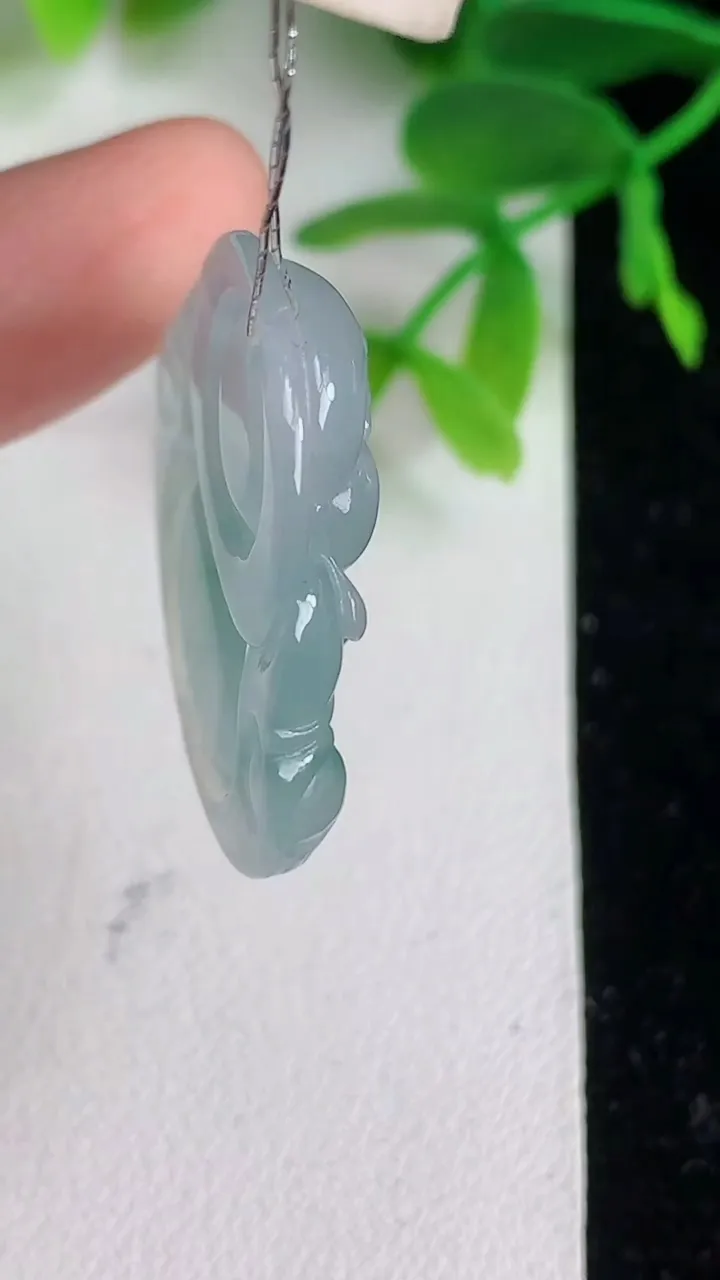 天然A货翡翠飘花佛公吊坠 ，尺寸28.6-29.6-5.7，重量:7.94g
6月9日