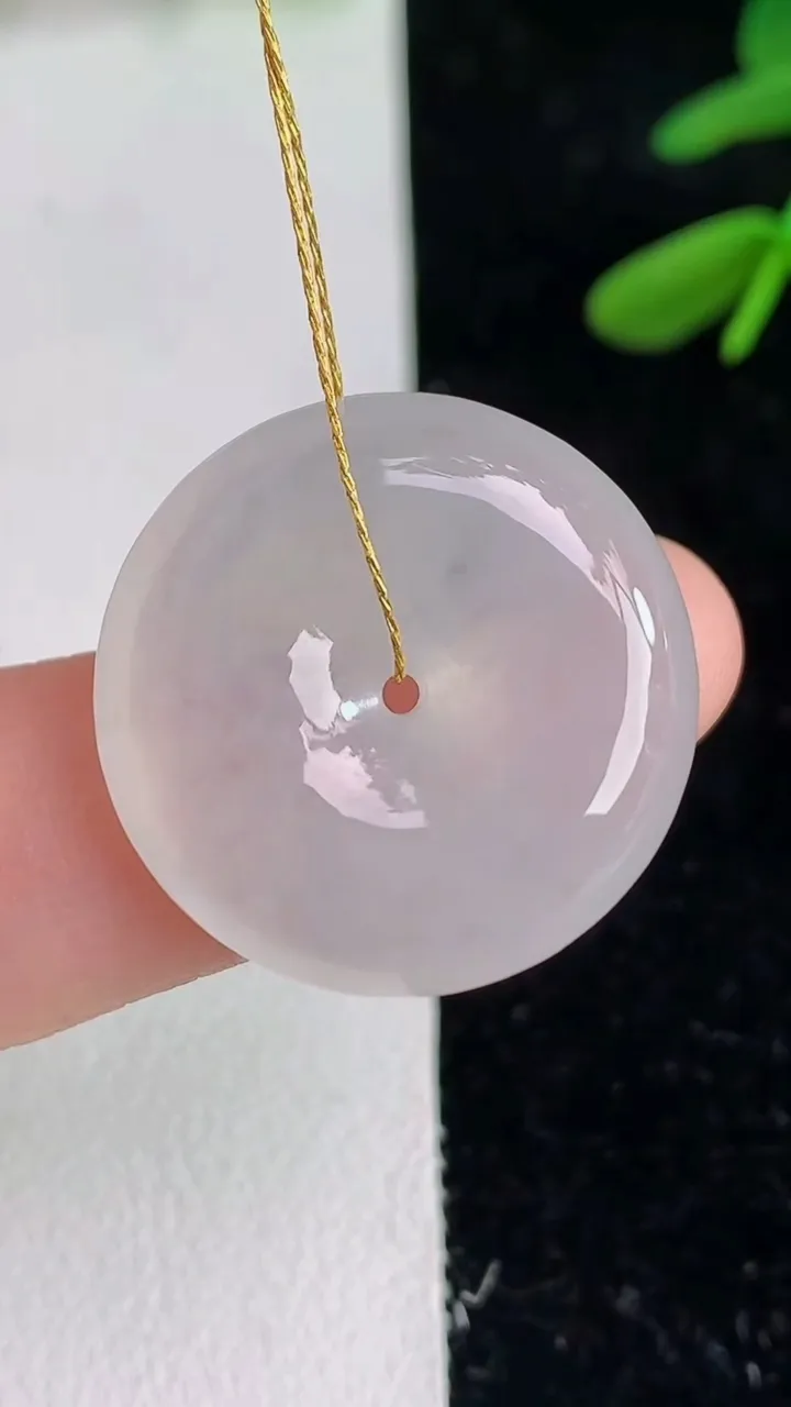 天然A货翡翠平安扣吊坠 ，尺寸22.6-5.7，重量:6.17g
6月9日