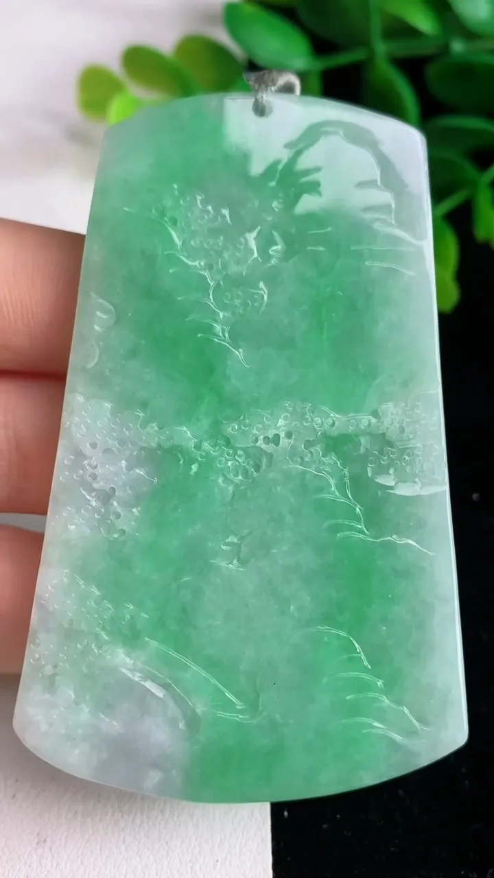 天然A货翡翠山水牌吊坠 ，尺寸73.5-45-5.4，重量:41.35g
6月9日