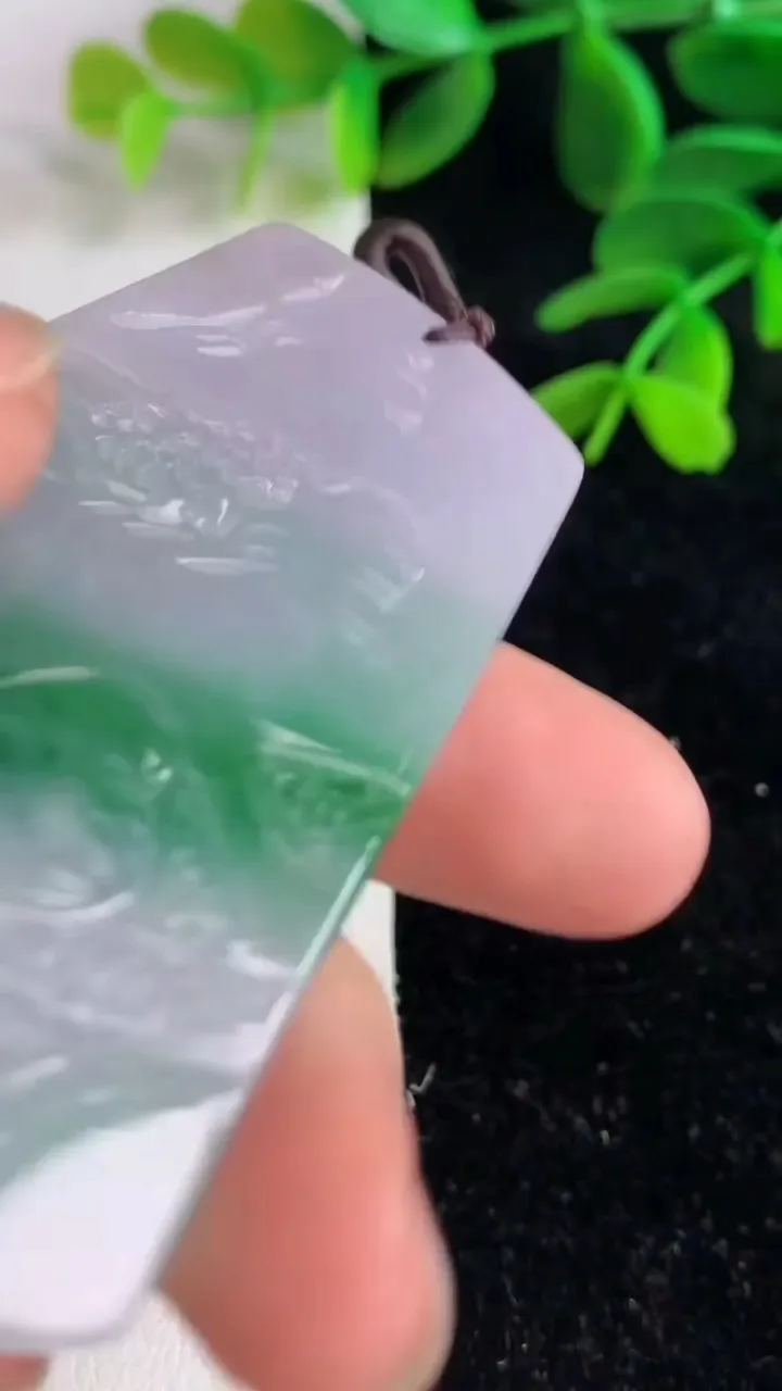 天然A货翡翠山水牌吊坠，尺寸61-38.8-5，重量:26.50g
6月9日