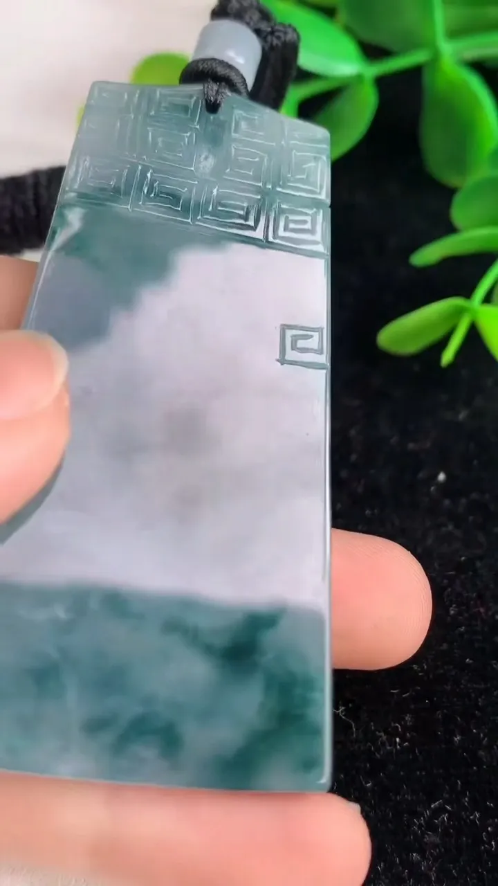 天然A货翡翠紫罗兰飘花虚空藏观音菩萨吊坠 ，尺寸65.2-33.7-6.8，重量:43.79g
6月9日
