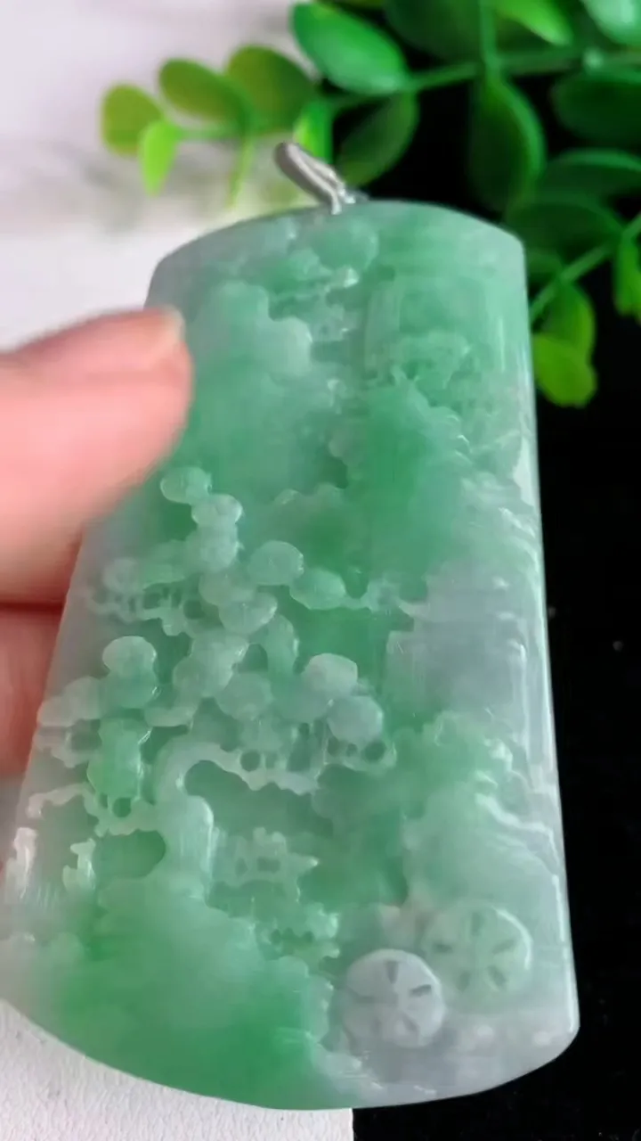 天然A货翡翠山水牌吊坠 ，尺寸73.5-45-5.4，重量:41.35g
6月9日