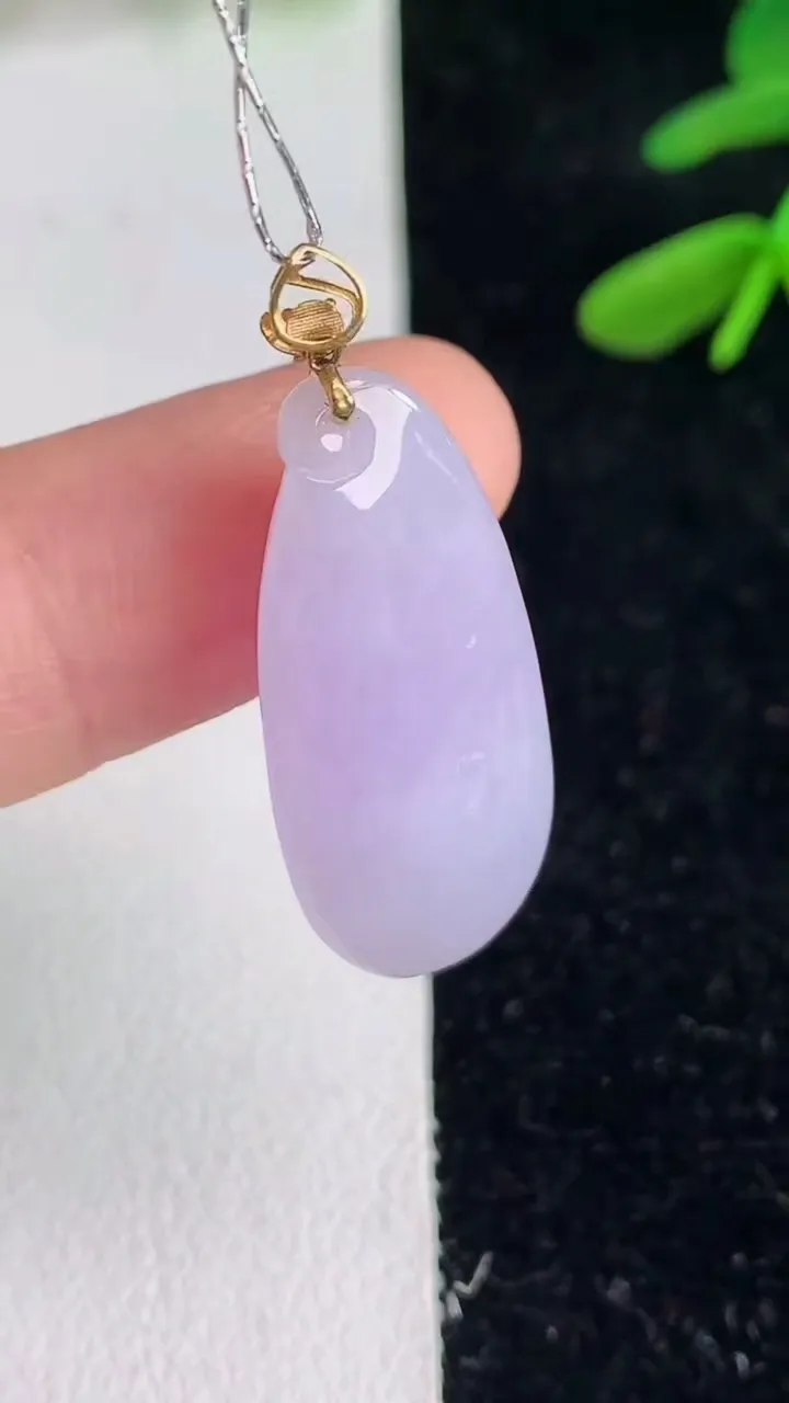 天然A货翡翠k金紫罗兰福瓜吊坠，尺寸27.7-12.3-7，重量:4.18g
6月9日