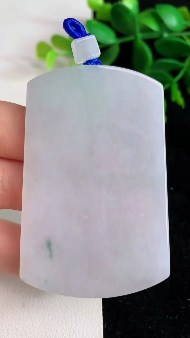 天然A货翡翠飘花无事牌吊坠 ，尺寸63.8-41，重量:38.52g
6月9日