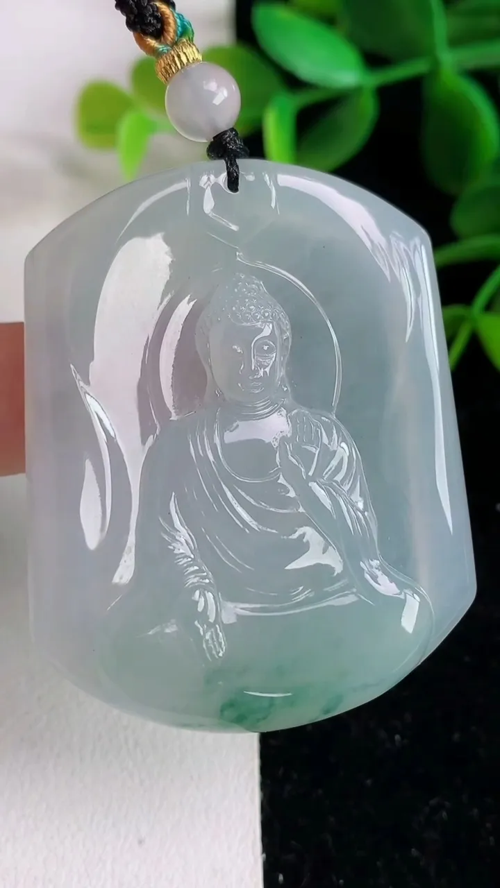 天然A货翡翠飘花阿尼陀佛吊坠 ，尺寸49-38.5-5.2，重量:24.19g
6月9日