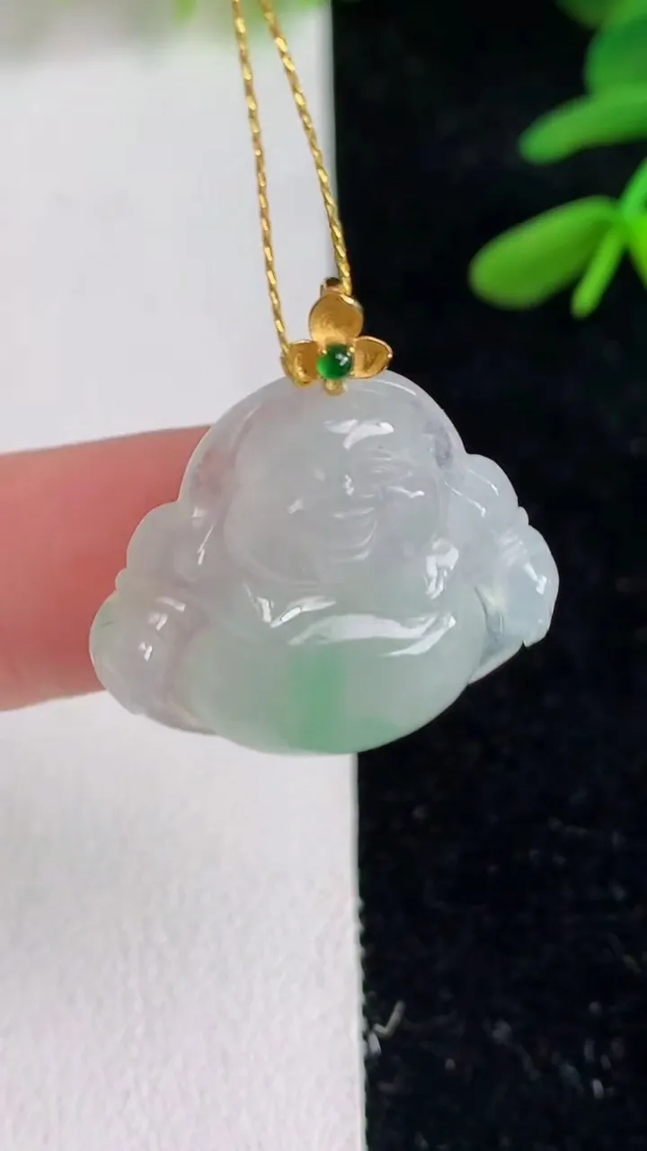 天然A货翡翠佛公吊坠 ，尺寸21-23.6-5.4，重量:4.15g
6月9日