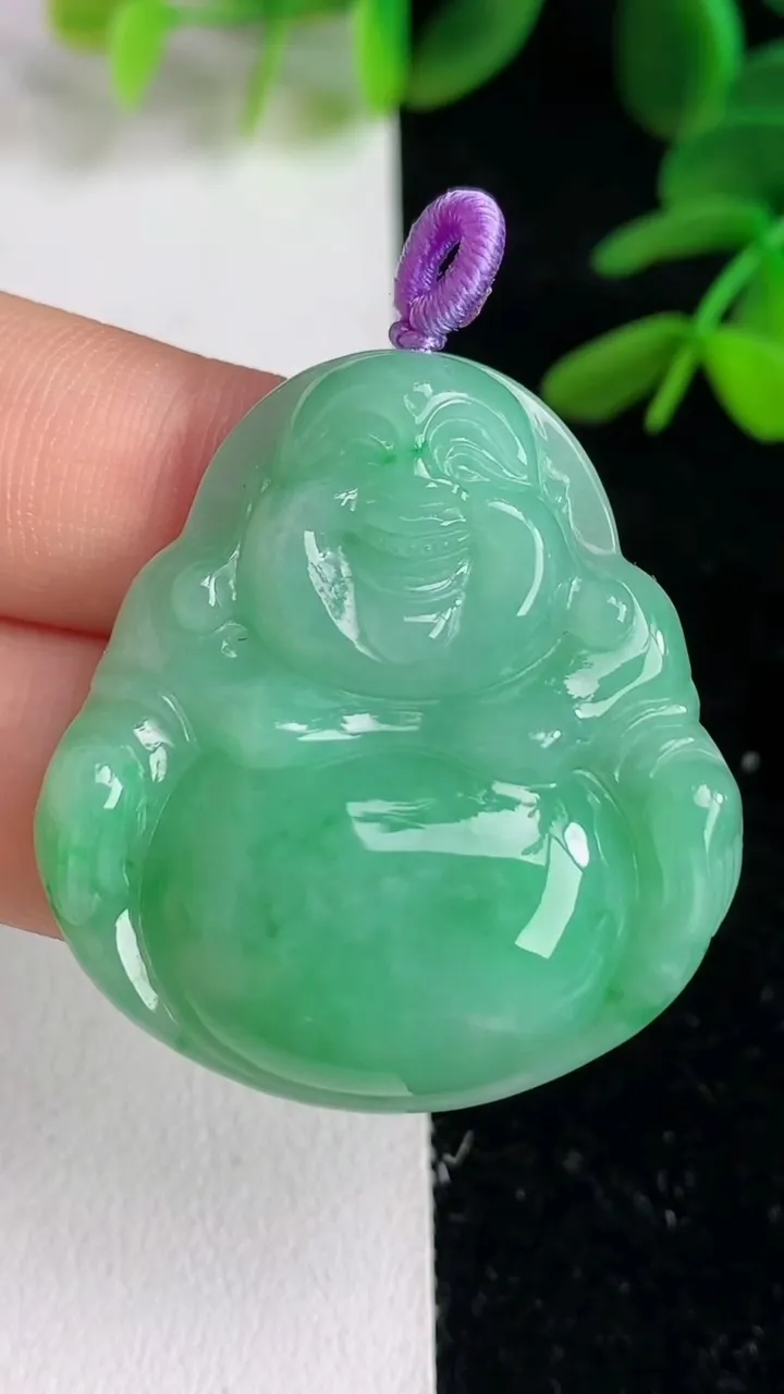天然A货翡翠佛公吊坠 ，尺寸36.4-33.4-6.8，重量:12.42g
6月9日