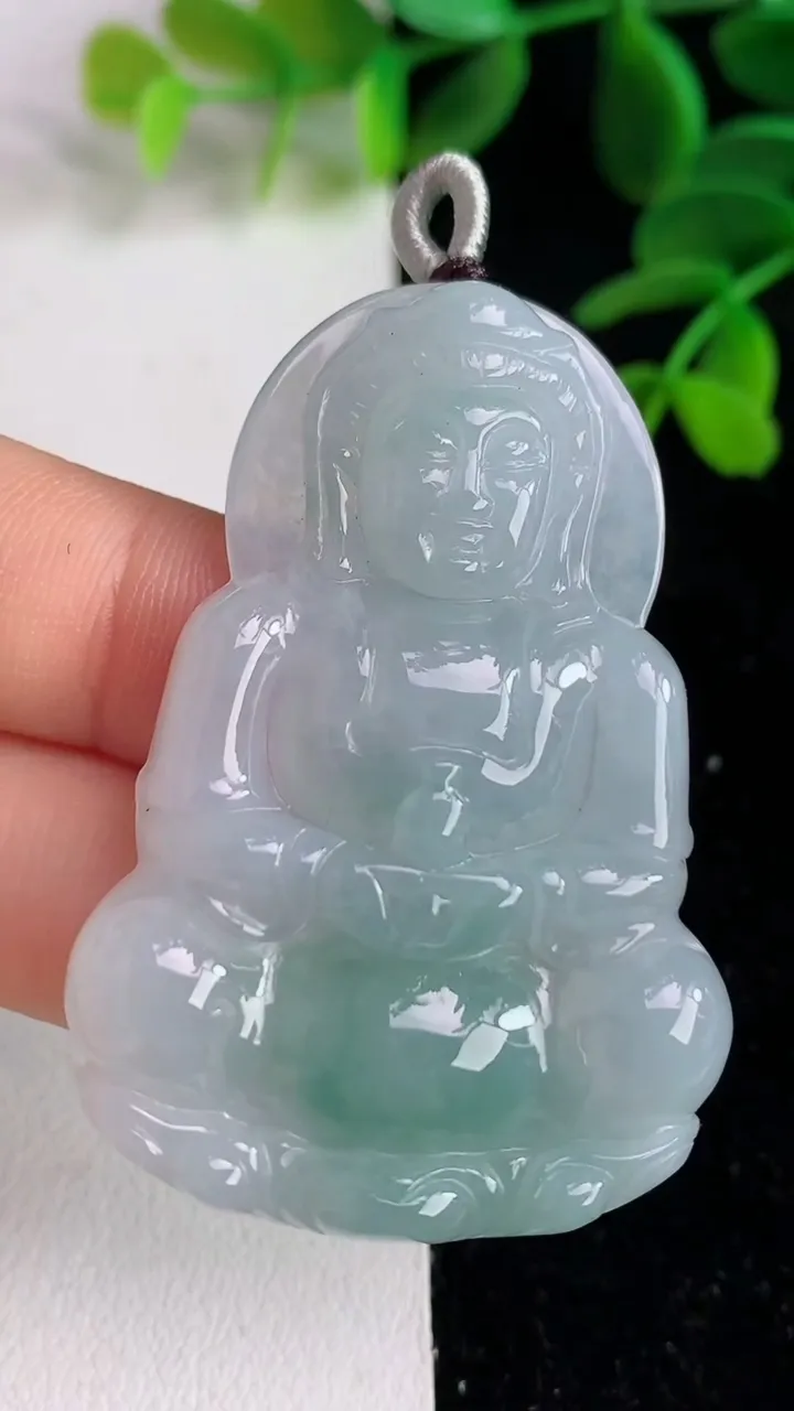 天然A货翡翠观音菩萨吊坠，尺寸50.6-34.4-6.3，重量:18.81g
6月9日