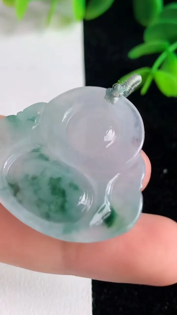 天然A货翡翠飘花佛公吊坠 ，尺寸33-36.6-6，重量:11.09g
6月9日