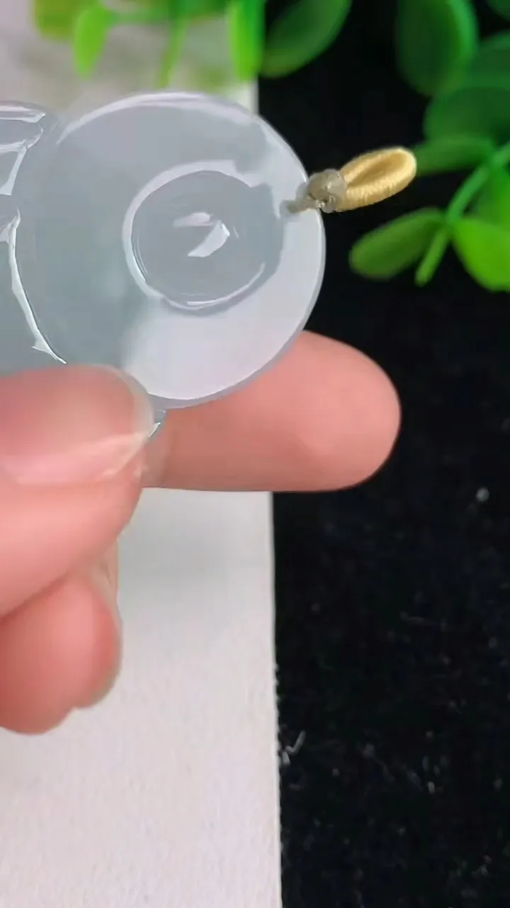 天然A货翡翠飘花观音菩萨吊坠 ，尺寸49.7-34.5-6，重量:17.82g
6月9日