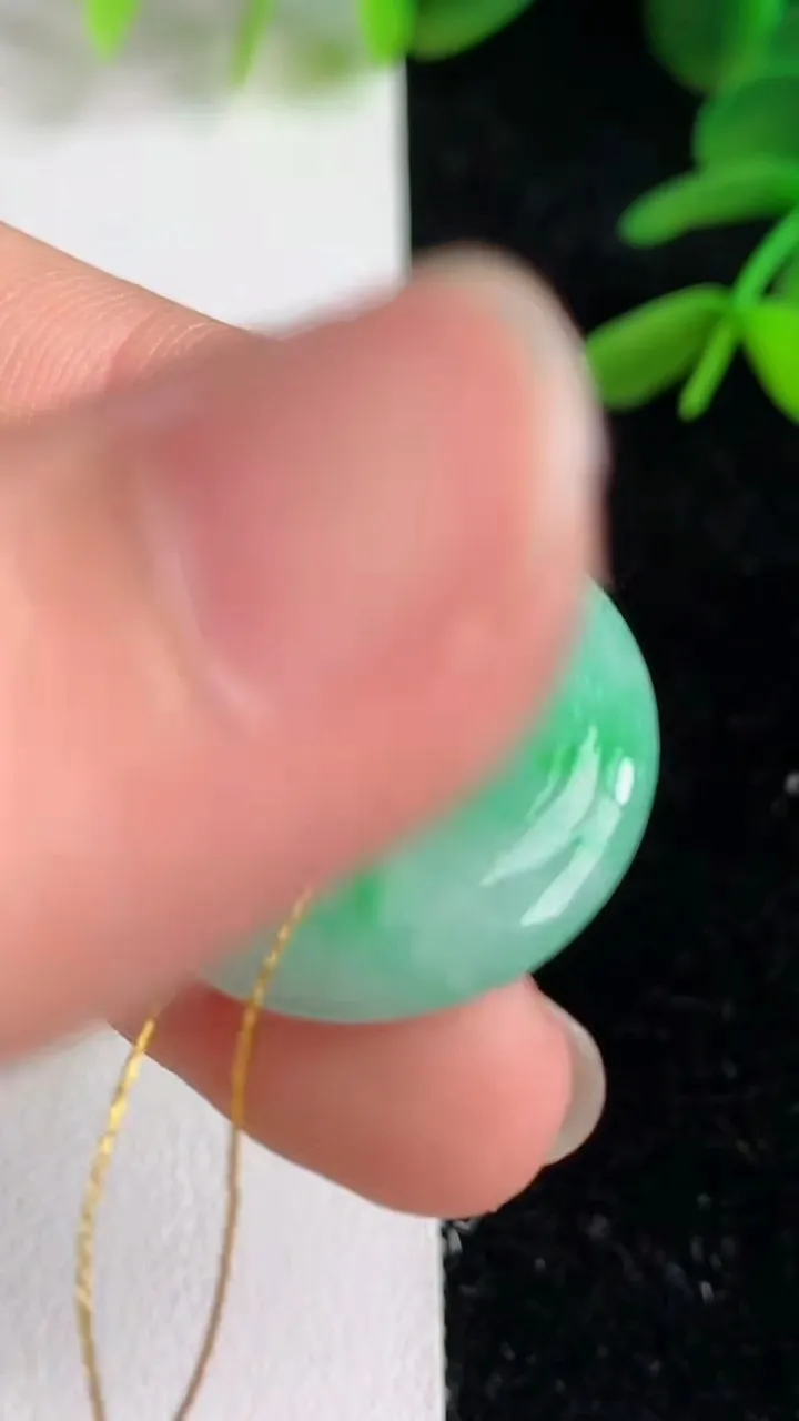 天然A货翡翠平安扣吊坠 ，尺寸22.3-5.5，重量:6.03g
6月9日