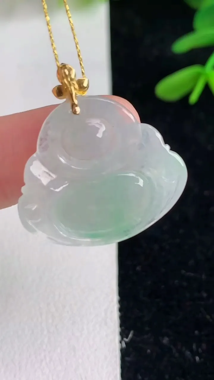 天然A货翡翠佛公吊坠 ，尺寸21-23.6-5.4，重量:4.15g
6月9日
