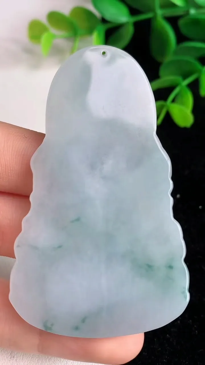 天然A货翡翠 飘花度母观音吊坠，尺寸65.5-39-5.8，重量:27.87g
6月9日