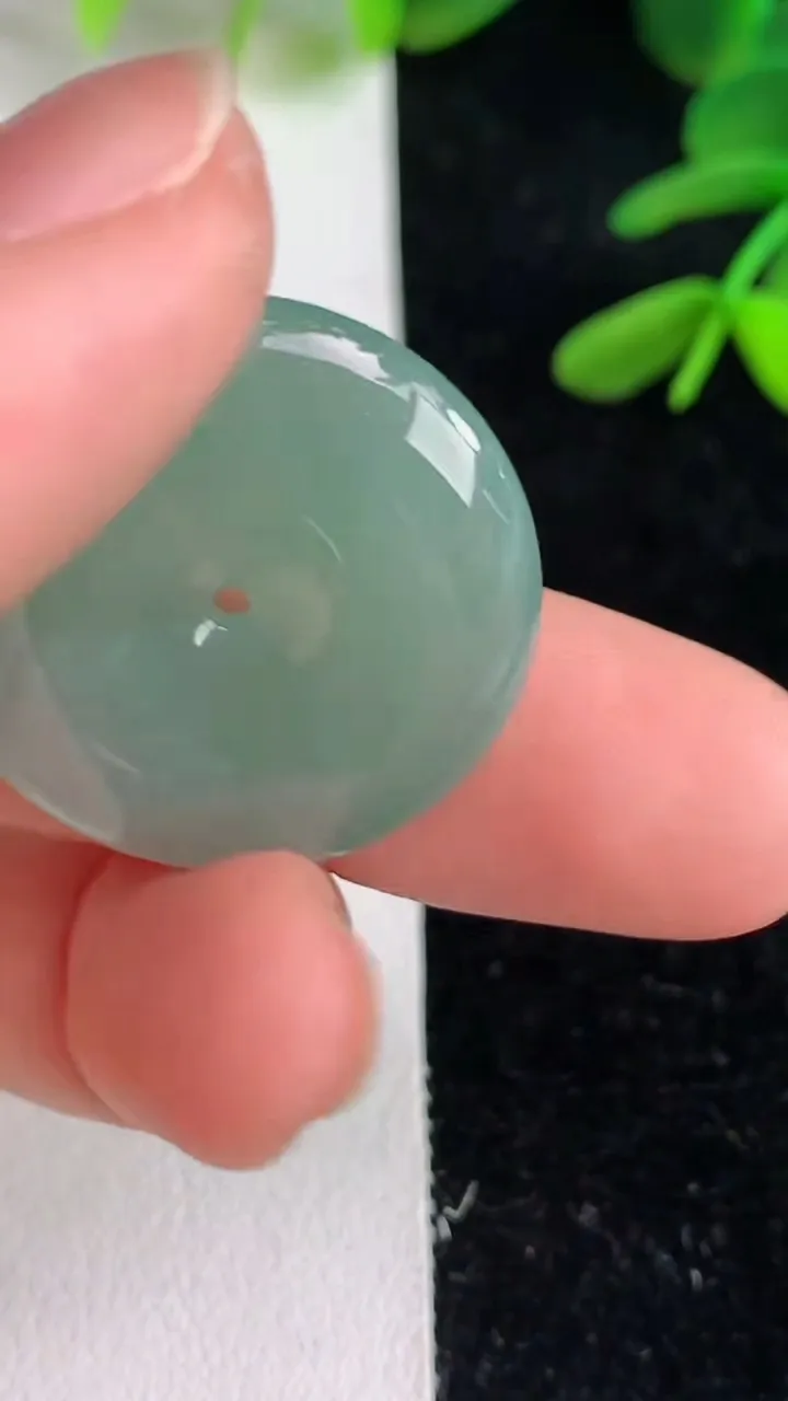 天然A货翡翠飘花平安扣吊坠 ，尺寸25.3-4.8，重量:6.74g
6月9日