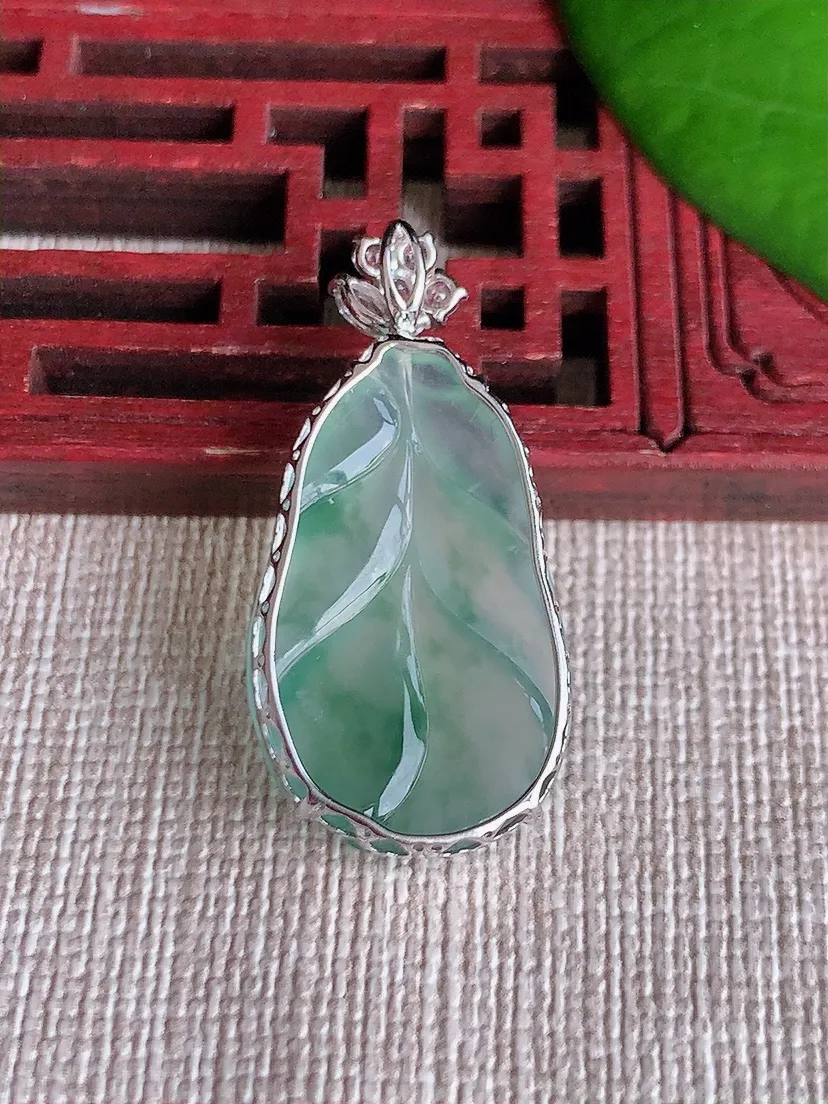 天然A货翡翠18K金伴飘花叶子金枝玉叶吊坠尺寸32.2×25.7×16×5.5m量3.29g 060