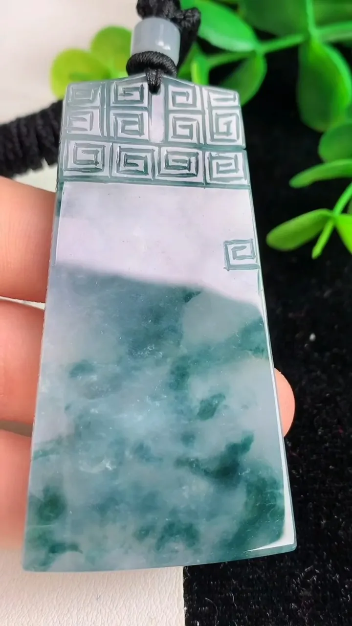 天然A货翡翠紫罗兰飘花虚空藏观音菩萨吊坠 ，尺寸65.2-33.7-6.8，重量:43.79g
6月9日