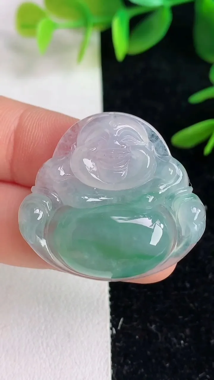 天然A货翡翠飘花佛公吊坠 ，尺寸29-32.2-5.7，重量:8.49g
6月9日