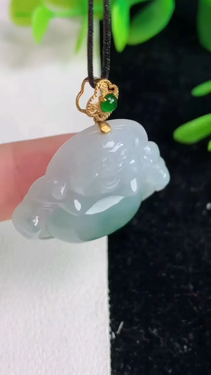 天然A货翡翠k金飘花佛公吊坠，尺寸2892-30-6.5，重量:8.66g
6月9日