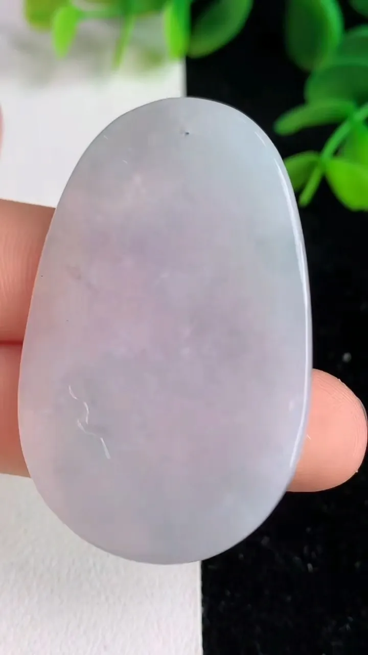 天然A货翡翠生肖狗吊坠 ，尺寸47.6-30.8-5.7，重量:13.87g
6月9日