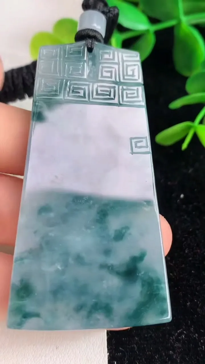 天然A货翡翠紫罗兰飘花虚空藏观音菩萨吊坠 ，尺寸65.2-33.7-6.8，重量:43.79g
6月9日
