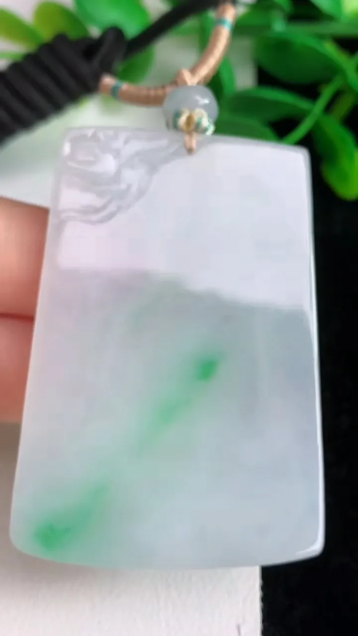 天然A货翡翠大势至观音菩萨吊坠 ，尺寸59-40.6-5.5，重量:37.27g
6月9日