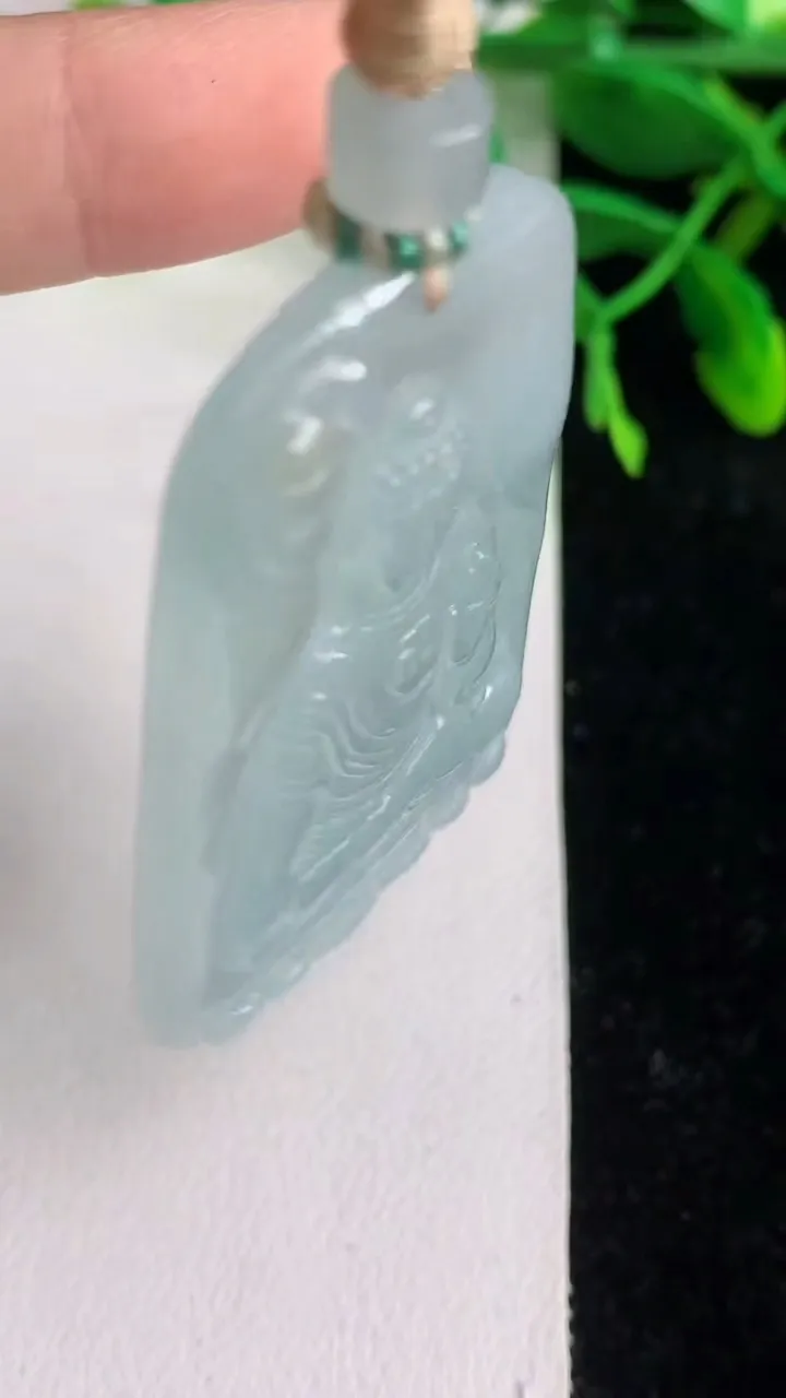 天然A货翡翠阿尼陀佛吊坠 ，尺寸54-34.8-5.5，重量:27.30g
6月9日