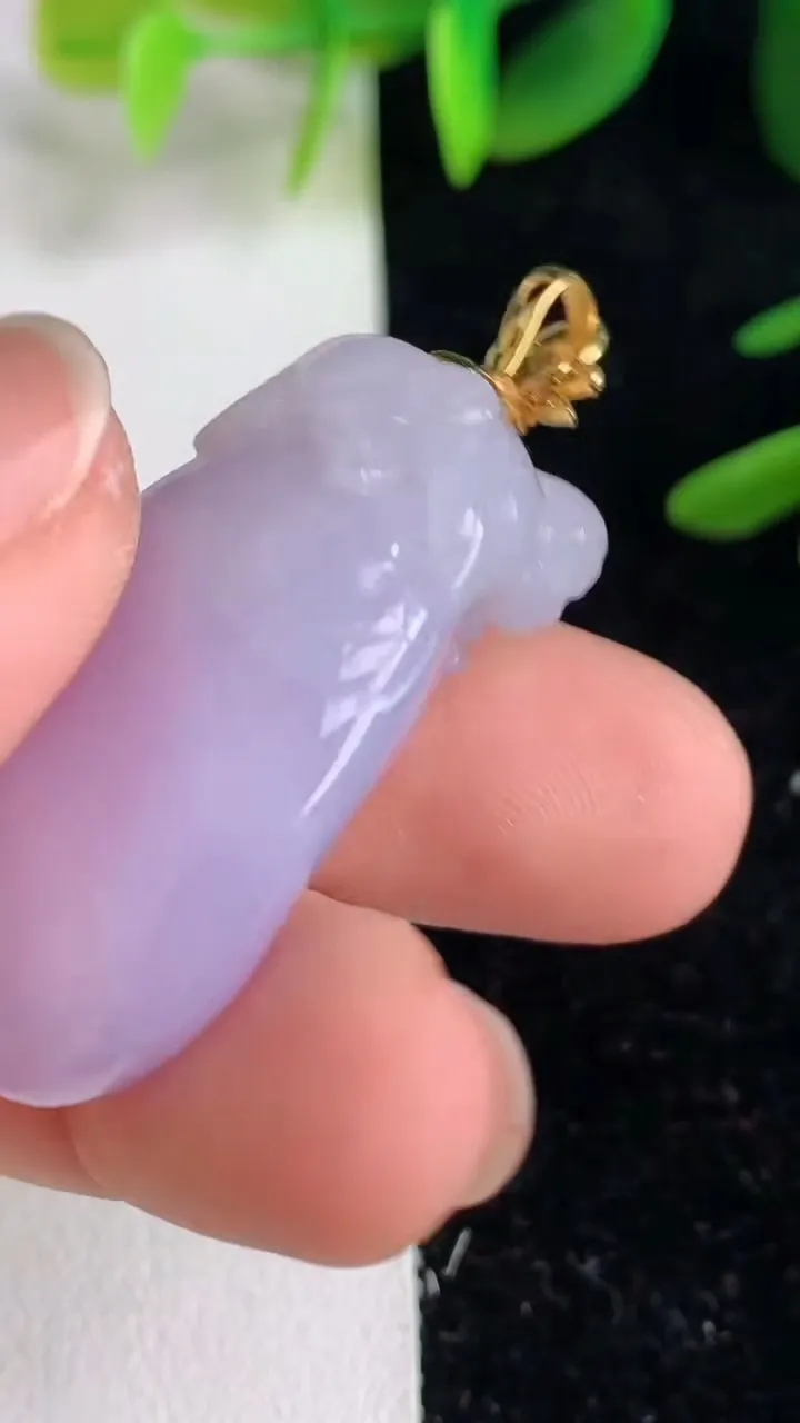 天然A货翡翠k金紫罗兰福瓜吊坠，尺寸34-18.3-12.8，重量:12.96g
6月9日
