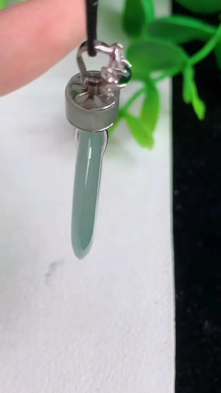 天然A货翡翠18k金飘花平安环吊坠 ，尺寸27-3.3，重量:6.54g
6月9日