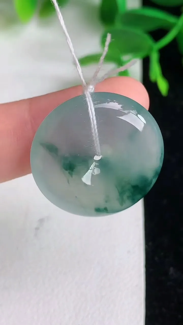 天然A货翡翠飘花平安扣吊坠 ，尺寸23-5.8，重量:6.89g
6月9日