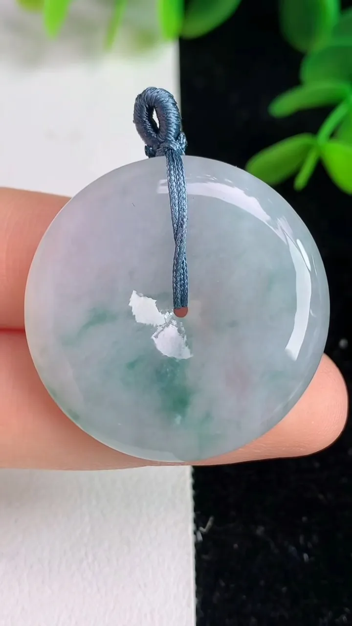 天然A货翡翠飘花平安扣吊坠 ，尺寸31.5-5.3，重量:11.63g
6月9日