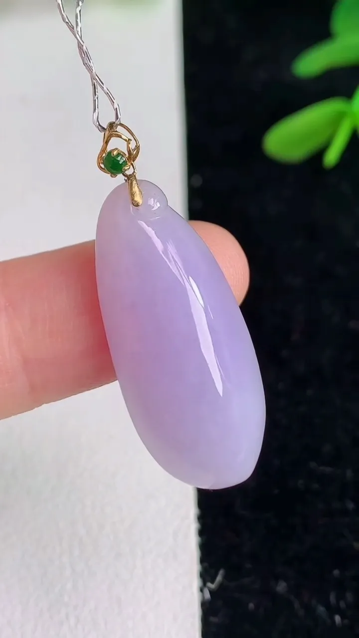 天然A货翡翠k金紫罗兰福瓜吊坠，尺寸27.7-12.3-7，重量:4.18g
6月9日