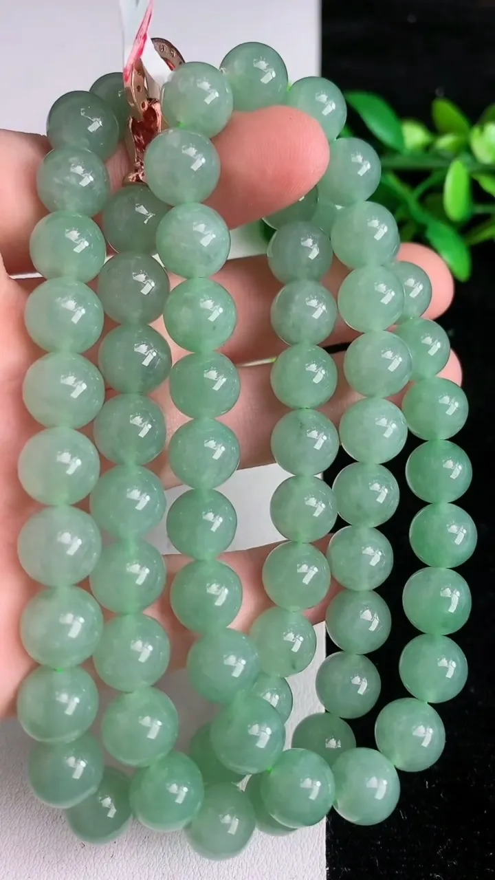 天然A货翡翠圆珠项链，尺寸9-72颗，重量:97.78g
6月9日
