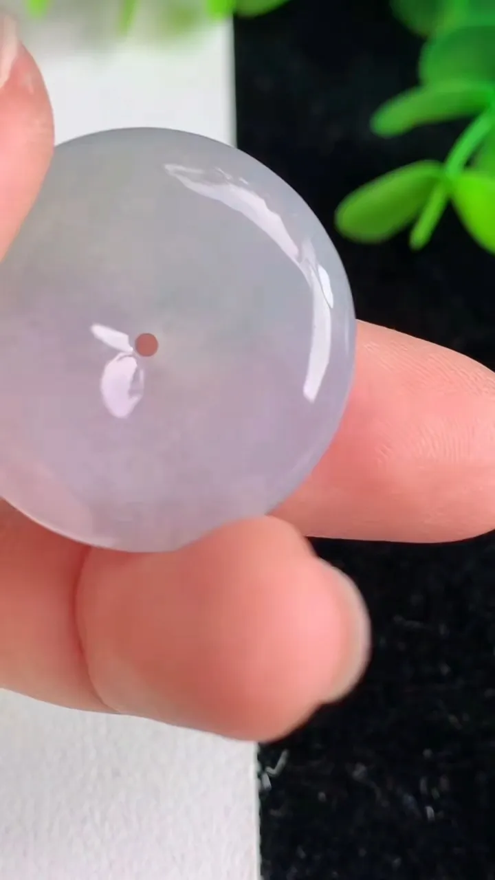 天然A货翡翠平安扣吊坠，尺寸25.6-5，重量:7.46g
6月9日