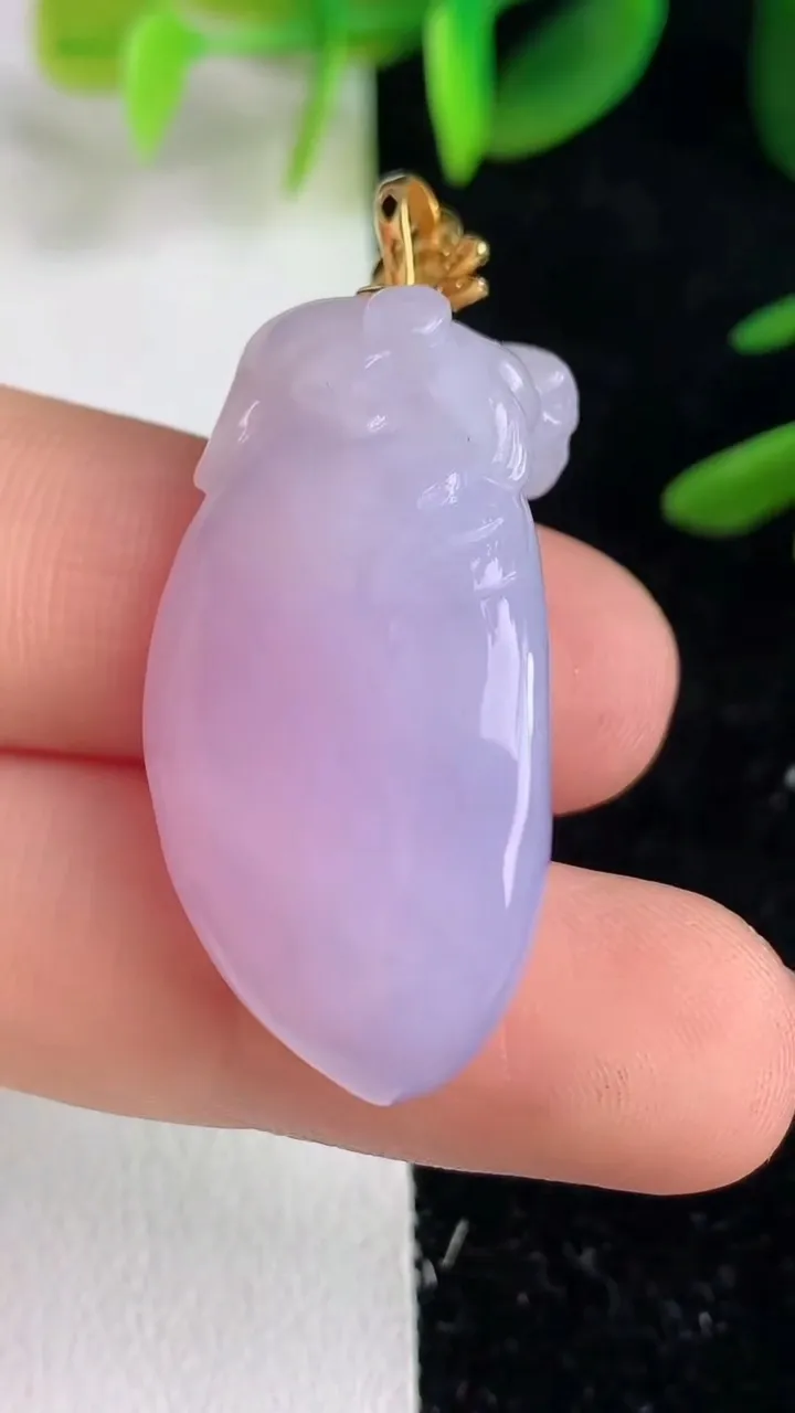 天然A货翡翠k金紫罗兰福瓜吊坠，尺寸34-18.3-12.8，重量:12.96g
6月9日