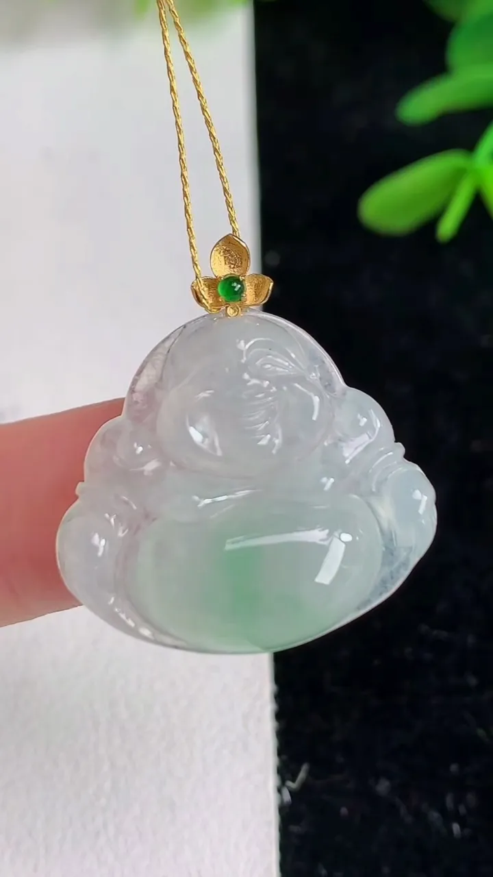 天然A货翡翠佛公吊坠 ，尺寸21-23.6-5.4，重量:4.15g
6月9日